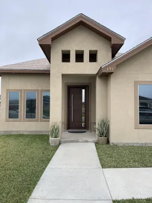 Image of Cozy 3-Bedroom Home 2 min from Hospital & 15 min Kickapoo Casino<br>