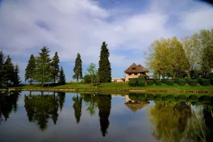 Image of Gîte du Verger - La Serve de Veyssin, au Bord de L'étang