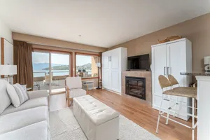 Image of Grandview 511 - Waterfront
