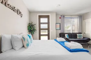 Image of E623 Super Clean Economy Studio \/ Close to Downtown \/ NoFrills \/ 2 Miles to Broadway \/ Free Parking
