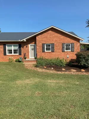 Image of “Granite Getaway Cottage.”  An adorable cottage in a quiet family neighborhood