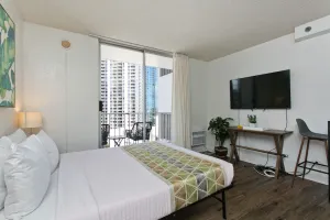 Image of Nicely updated Inn on the Park Queen Studio, Near Marina & Fort DeRussy.