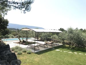 Image of Provencal Mazet with dominant view of the Luberon private pool and air conditioning