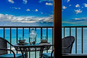 Image of Bright, beachy condo with gorgeous ocean views