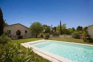 Image of Maison de Caractère Avec Piscine et Jardin Privatif Clos Dans Domaine