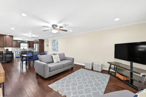 Image of Pet Friendly Home in Garden Oaks\/Forest Oak area Lrg 4 Bedroom Home