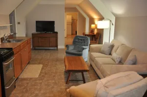 Image of Lovely one bedroom apartment private entrance utilities included