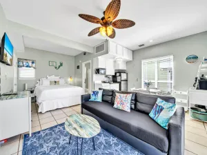 Image of Beachside Breeze Cottage~Location! Crystal Beach, Destin~Steps to Beach & Pool