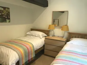 Image of Yard House Cottage 1