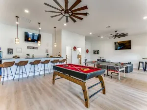 Image of 5 BDRM Home on 2 Acres Mins To Wineries Private Heated Pool and Hot Tub