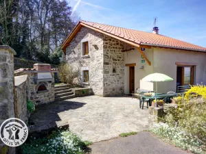 Image of Charming Cottage with Panoramic Views, Spacious Garden, Pet-Friendly, Ideal for Families