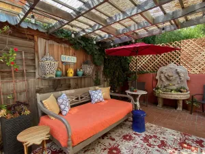 Image of Gorgeous Garden Apartment - Private Near All