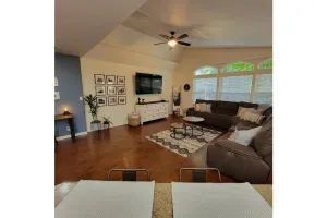 Image of Hometown 3-bedroom spacious living NO cleaning fee