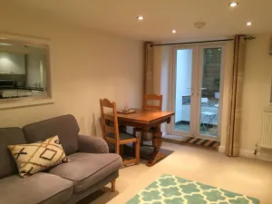 Image of 1 bedroom courtyard apartment, Central Cheltenham