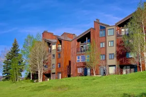 Image of Cozy Studio! Steps to Mtn\/Resort\/Free Town Bus(Across St)+ HotTub-Heated Pool-Grill-Full Kitchen