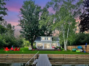 Image of 100' Lakefront! Large Yard! Games\/Toys!