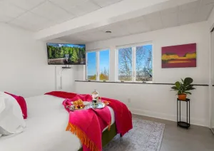 Image of Secluded apartment with year-round, hot tub, close to everything!