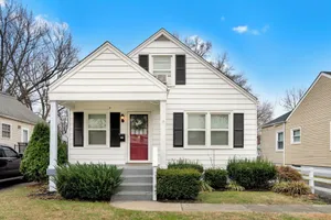 Image of Spacious 4BR Home with Cozy Vibes in Louisville