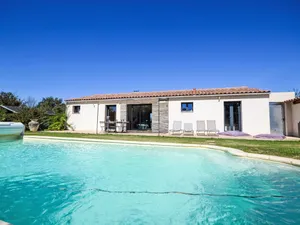 Image of Beautiful private villa for 6 people with WIFI, private pool, A\/C, TV, terrace and parking