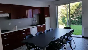 Image of cottage, farmhouse.