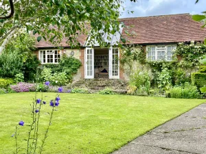 Image of Library Cottage by Inspire Stays dot com - a cottage that sleeps 2 guests  in 1 bedroom