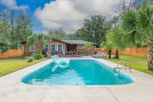 Image of Beautiful renovated cottage. Big backyard w\/ Pool