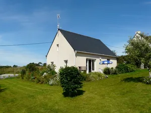 Image of Goul Ar Roz | Large garden & sea view