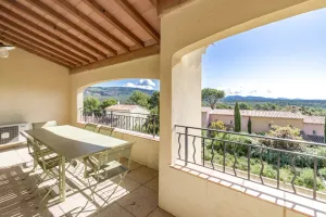 Image of 3-BEDROOM APARTMENT WITH TERRACE (N°524)