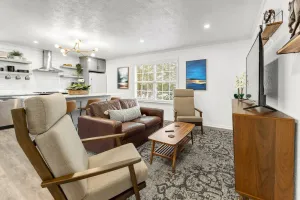 Image of Mustang: 2 Bedroom\/Walk to A&M\/Comfy King Beds