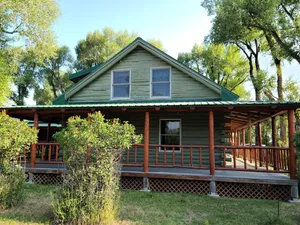 Image of Stunning log home; sleeps 10 in Riverside, Wyoming