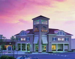 Image of Affordable Accommodation Near Capron Park Zoo! FREE Breakfast & Parking!