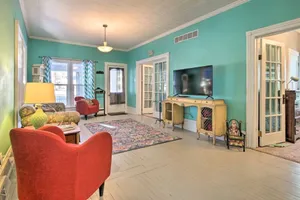 Image of The Door Belle - Downtown bungalow