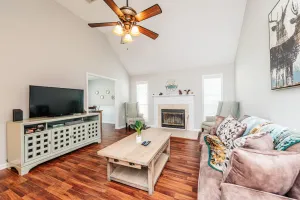 Image of Enjoy the Creature Comforts House\/ King Bed\/ Pet Friendly