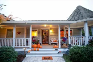 Image of 3 miles from downtown Portland- The Pumpkin House