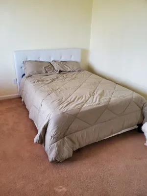 Image of Small Room With A Full-size Bed