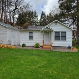 Image of Remodeled cottage w\/firepit, super close to great hiking trails