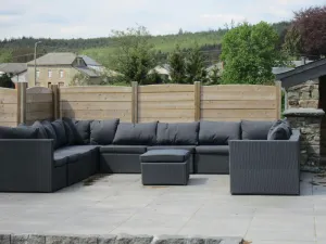 Image of Large Cozy Cottage With Home Cinema