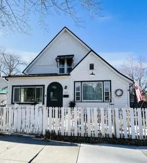 Image of Gorgeous downtown beauty! 2min walk to local restaurant's\/Main Street Montrose