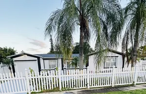Image of This lovely 3bed\/ 2bath\/ is located in West Palm Beach Fl. Hot tub, cl to Beach.
