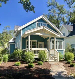 Image of Designer Luxury Cottage ~ Heated Community Pool ~ Walk to Beach & Town