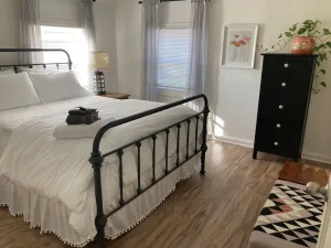 Image of 2 Bedroom Flat With Short Walk to Downtown