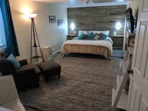 Image of 2 bedroom Apartment w\/ Private Entrance, 1.2 miles to Downtown Asheville!