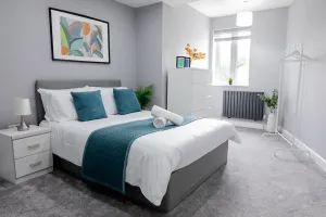Image of Modern, Newly Renovated 6-Bedroom Home