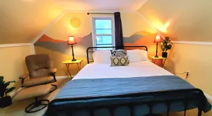 Image of KING BED and 2 FULL BATHS, FULLY FENCED YARD AND CLOSE TO HIGHWAY