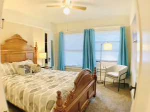 Image of Queen Full Twin Bed\/Sleeps 5\/Furnished Private APT\/In-Unit Washer Dryer\/65\" HDTV