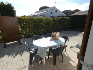 Image of Cozy 2-Bed House with Pool Near Beach, Parking, and Bikes - Pet Friendly!