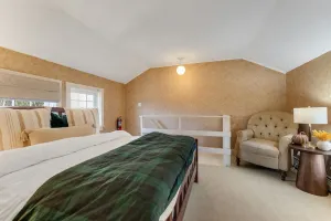 Image of Red Clover Inn 2-story Queen Suite near Killington