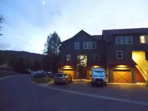 Image of Awesome Lakeside Townhome corner unit with beautiful mountain views