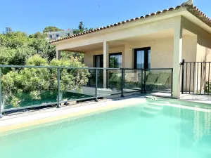 Image of Superb sea view, beach 250m. 3 bedrooms, 8people, private pool, Air conditioning, Fiber optics