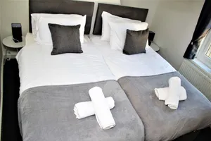 Image of CITY CENTRE SPACIOUS 5 BEDROOMS HOUSE AYLESBURY